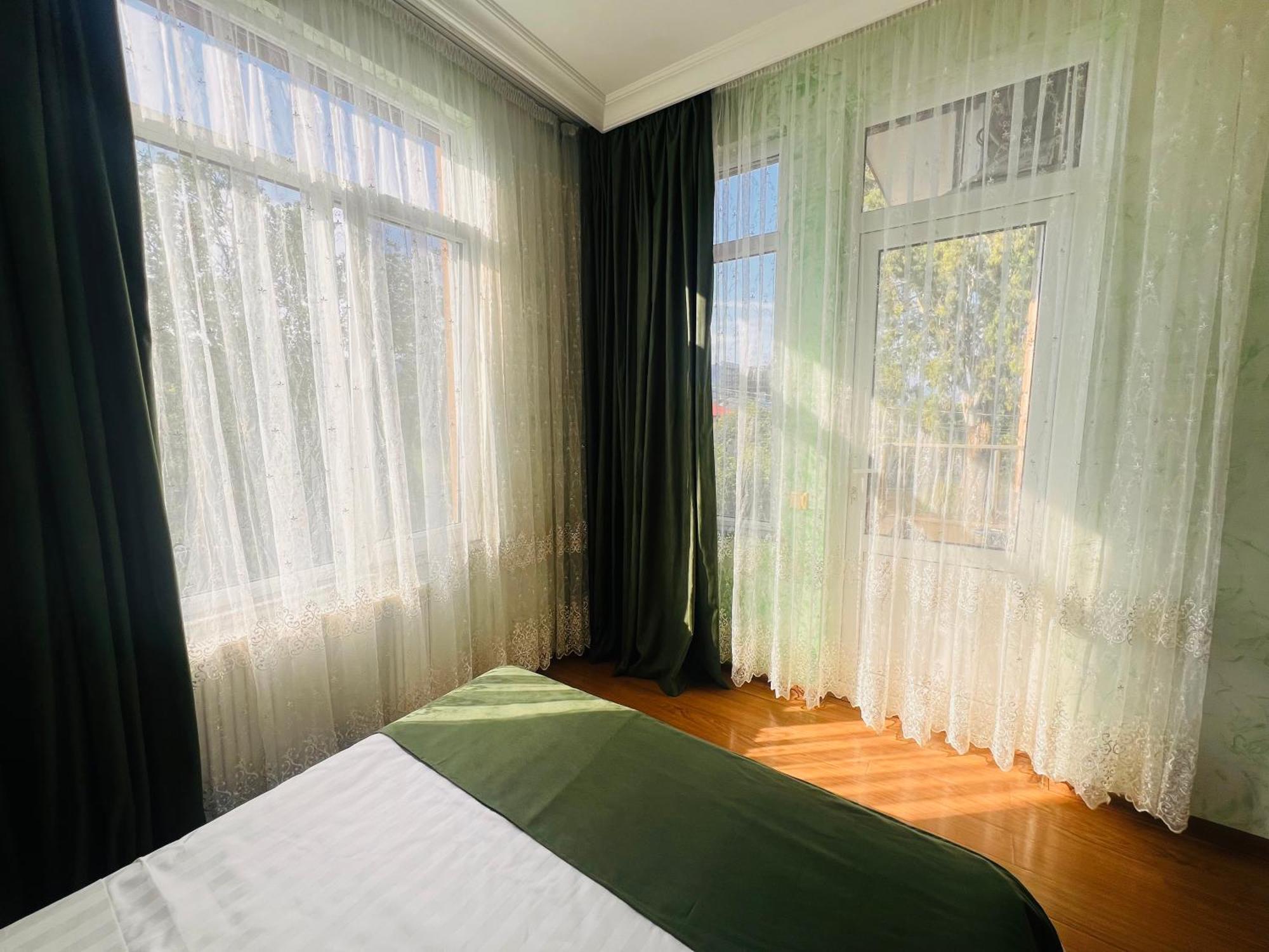 Apartments Nita Батуми Екстериор снимка