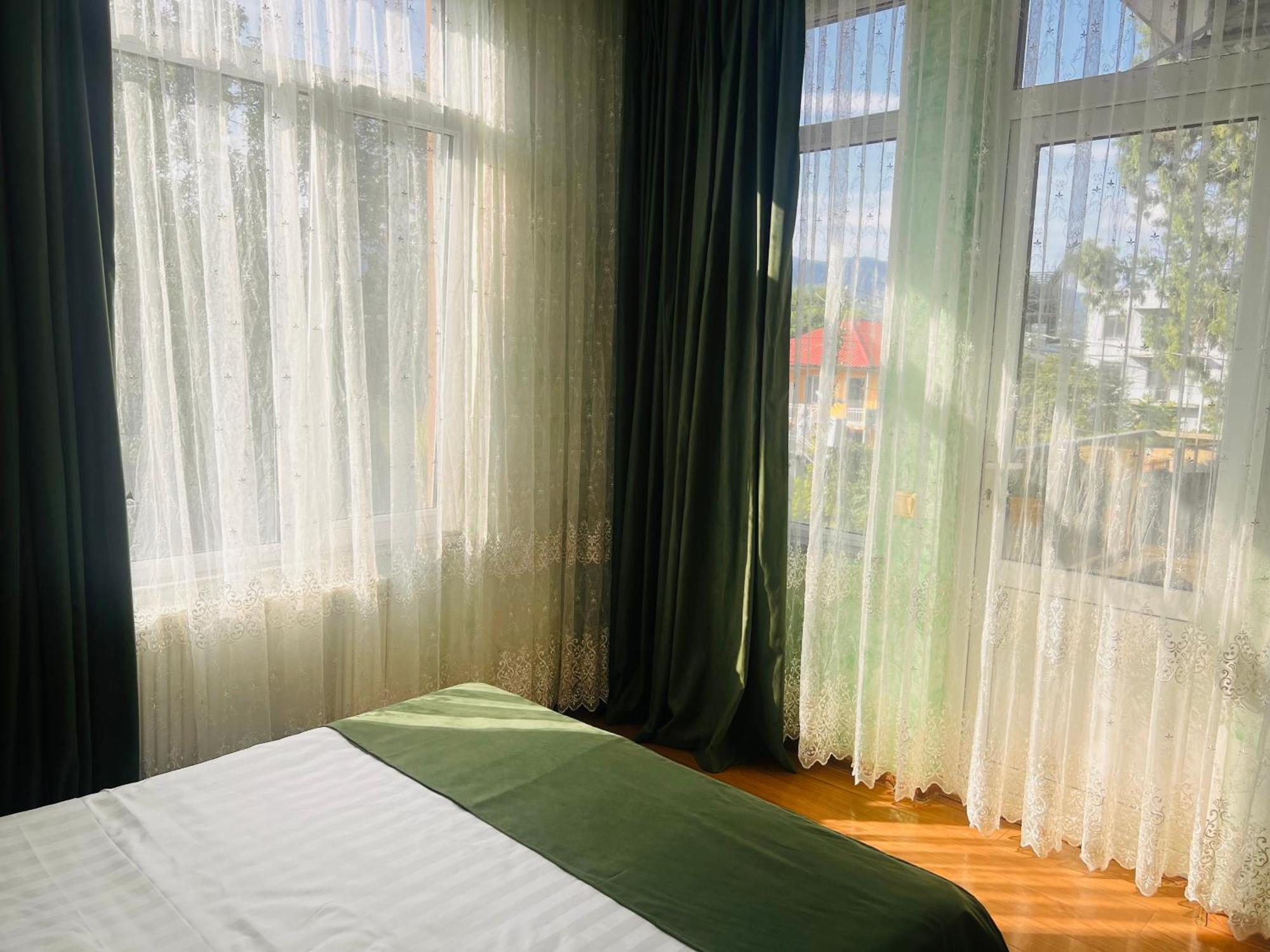 Apartments Nita Батуми Екстериор снимка